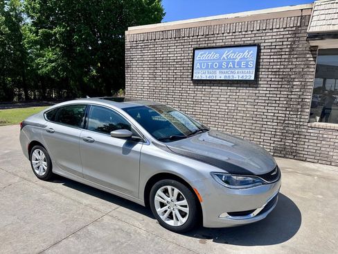 Used 2017 Chrysler 200 Limited Platinum w/ Comfort & Convenience Group FWD image 1