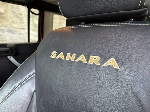 Used 2013 Jeep Wrangler Unlimited Sahara w/ Dual Top Group AWD/4WD image 38