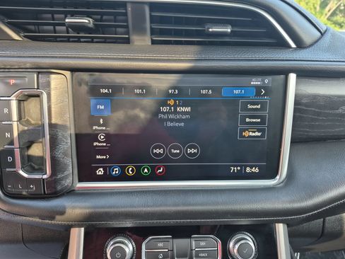 Used 2021 GMC Yukon XL Denali w/ Denali Premium Package AWD/4WD image 14