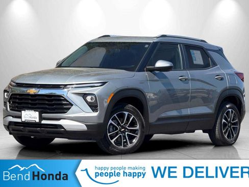 Used 2025 Chevrolet TrailBlazer LT AWD/4WD image 1