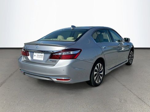 Used 2017 Honda Accord Touring image 7