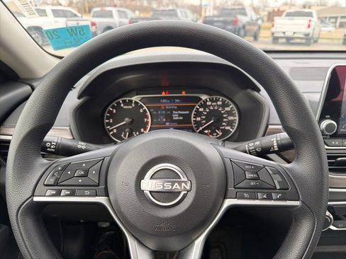 Used 2024 Nissan Altima 2.5 SV image 38