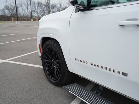 Used 2024 Jeep Grand Wagoneer L Series III image 41