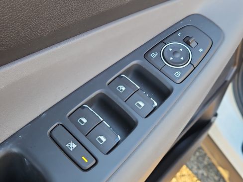 Used 2020 Hyundai Santa Fe SE image 14