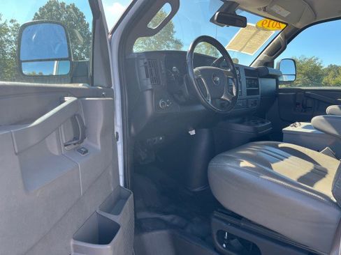 Used 2019 Chevrolet Express 3500 w/ Driver Convenience Package image 19