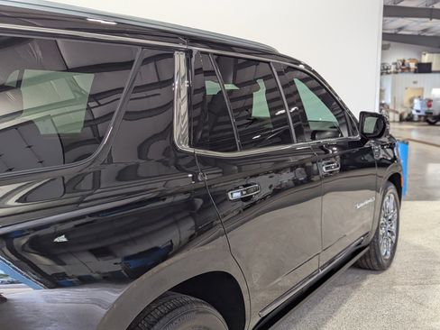 Used 2023 GMC Yukon Denali Ultimate AWD/4WD image 3