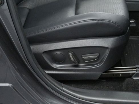 Used 2023 Toyota Crown Limited image 33