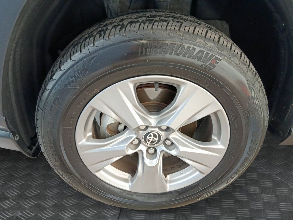 Used 2025 Toyota RAV4 XLE FWD image 23