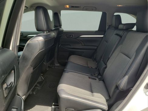 Used 2018 Toyota Highlander Plus AWD/4WD image 17