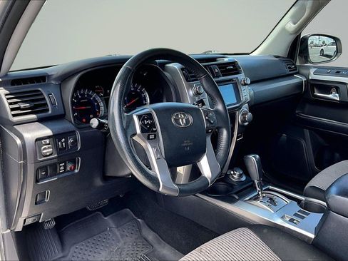 Used 2018 Toyota 4Runner SR5 AWD/4WD image 15
