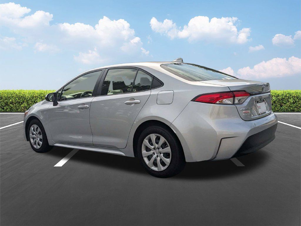 Certified 2025 Toyota Corolla LE FWD image 7