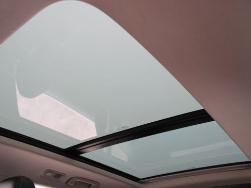 Certified 2023 Volkswagen Taos SE image 19