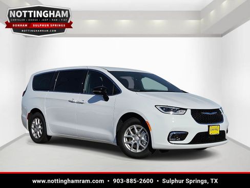 New 2026 Chrysler Pacifica Select FWD image 1