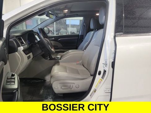 Used 2019 Toyota Highlander Limited Platinum FWD image 20