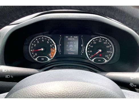Used 2018 Jeep Renegade Latitude w/ Cold Weather Group AWD/4WD image 29