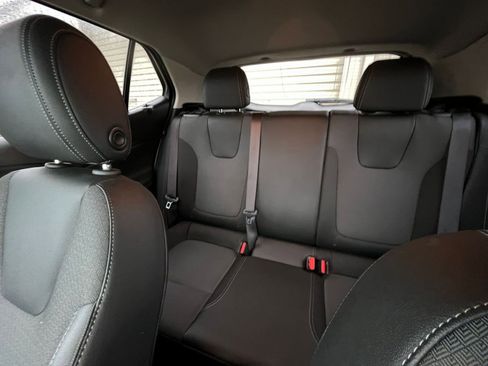 Used 2025 Buick Encore GX Preferred image 37