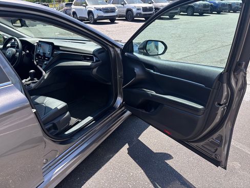 Used 2021 Toyota Camry SE w/ Convenience Package FWD image 43