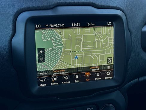 New 2023 Jeep Renegade Latitude w/ Premium Group image 16