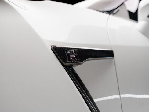 Used 2015 Nissan GT-R Premium AWD/4WD image 28