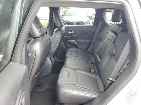 Used 2019 Jeep Cherokee Limited AWD/4WD image 13