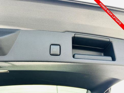 Used 2021 Ford Escape Titanium image 12