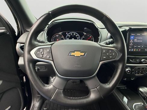 Used 2022 Chevrolet Traverse Premier FWD image 19