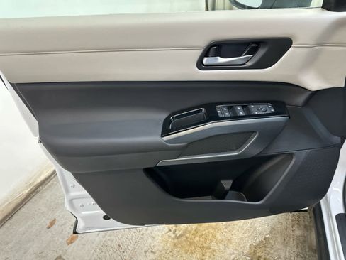 New 2025 Nissan Pathfinder SL image 18