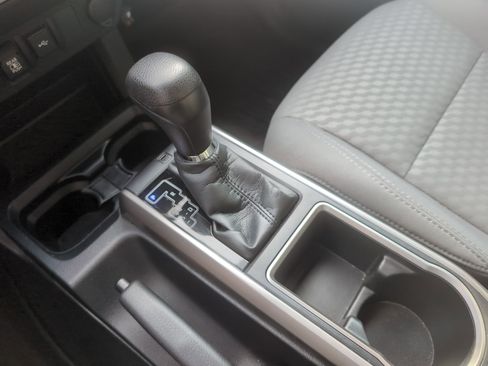 Used 2022 Toyota Tacoma SR5 w/ Technology Package AWD/4WD image 24