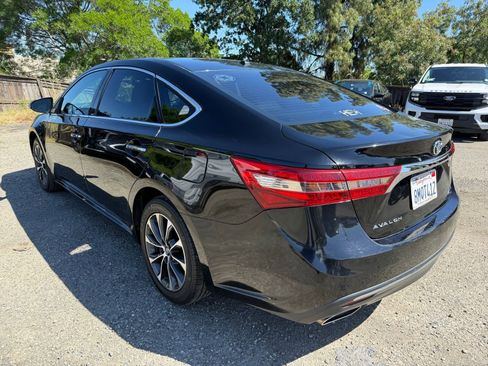 Used 2018 Toyota Avalon XLE FWD image 3