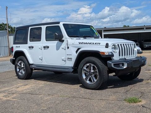 Used 2019 Jeep Wrangler Unlimited Sahara AWD/4WD image 2