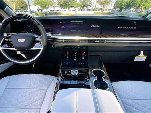 New 2026 Cadillac Escalade Platinum Sport AWD/4WD image 7