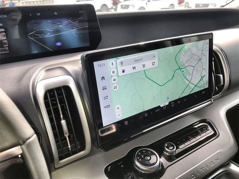 New 2025 Ford Expedition Active image 18