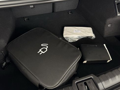 Used 2022 Porsche Taycan RWD image 27