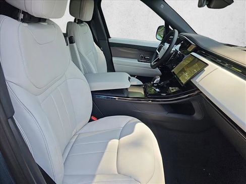 New 2025 Land Rover Range Rover Sport SE image 10