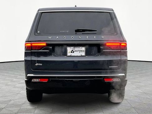 Used 2024 Jeep Wagoneer L Series II w/ Flexible Seating Group image 6