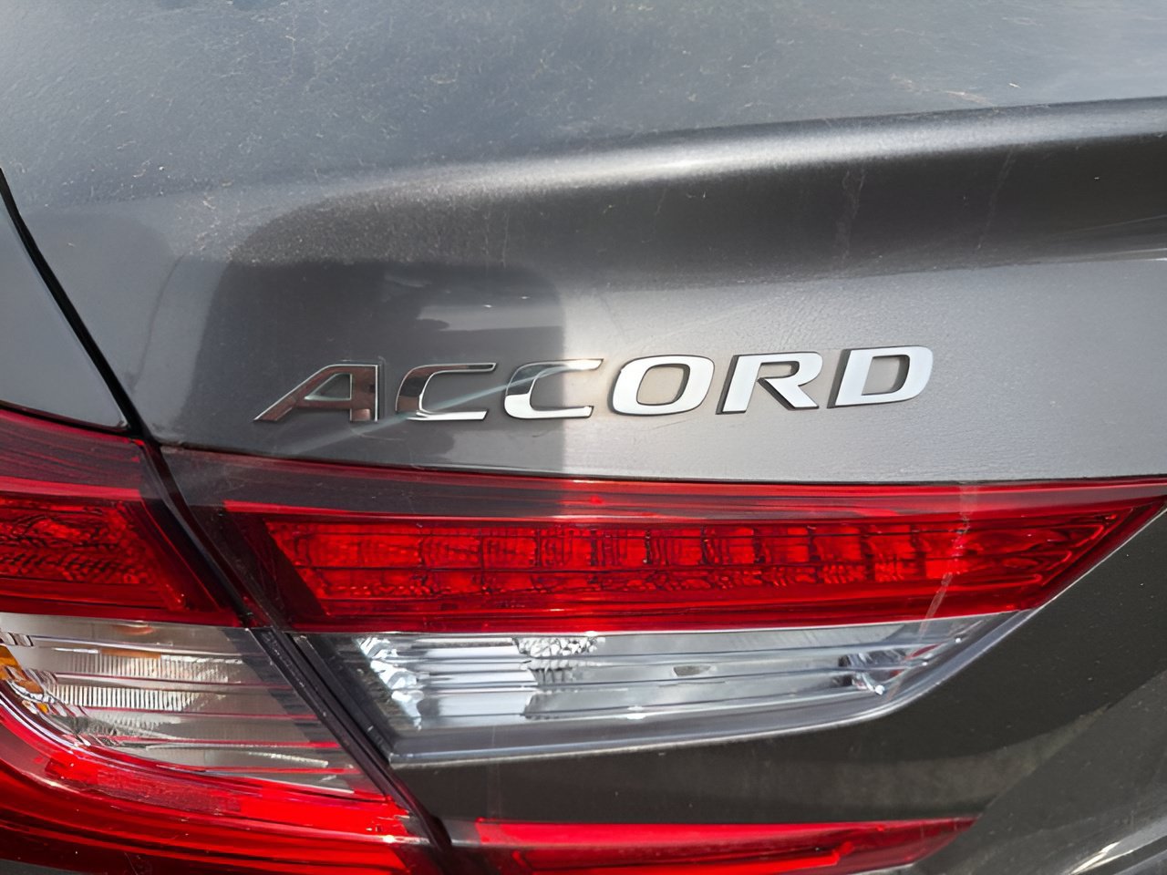 Used 2018 Honda Accord Touring image 13