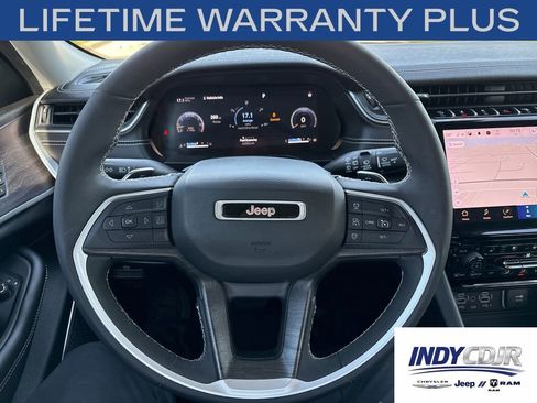 Used 2023 Jeep Grand Cherokee Limited w/ Luxury Tech Group II AWD/4WD image 20