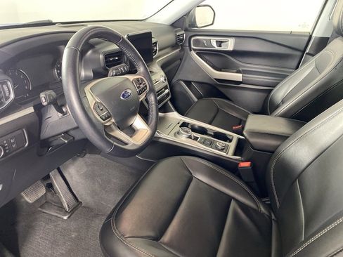 Used 2022 Ford Explorer XLT w/ Equipment Group 202A image 9