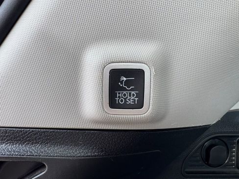 Certified 2023 Jeep Grand Cherokee Limited image 35