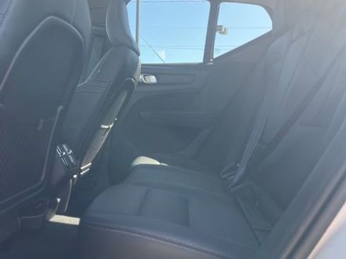 Used 2025 Volvo XC40 B5 Core image 23