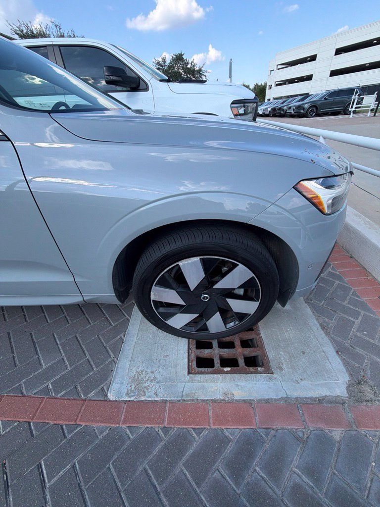 Used 2024 Volvo XC60 T8 Ultimate w/ Protection Package Premier AWD/4WD image 18