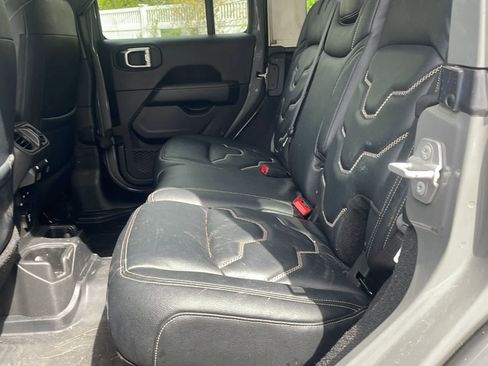 Used 2022 Jeep Wrangler Unlimited Sahara w/ Cold Weather Group AWD/4WD image 13