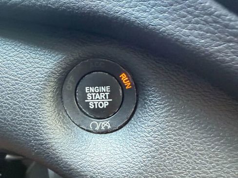 Used 2019 Jeep Cherokee Limited image 21