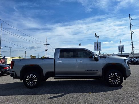 Used 2024 GMC Sierra 2500 Denali Ultimate image 4