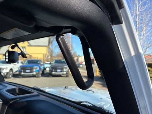 Used 2016 Jeep Wrangler Unlimited Sahara w/ Connectivity Group image 33