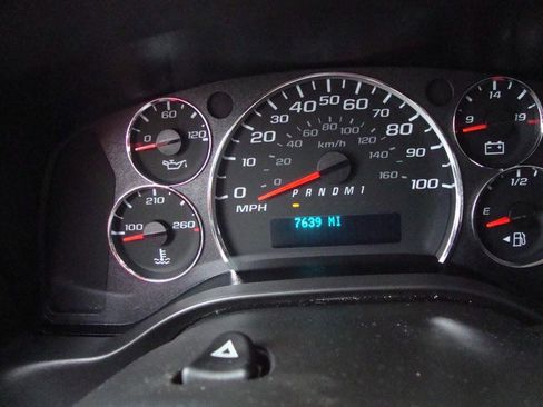 Used 2025 Chevrolet Express 2500 w/ Driver Convenience Package RWD image 4