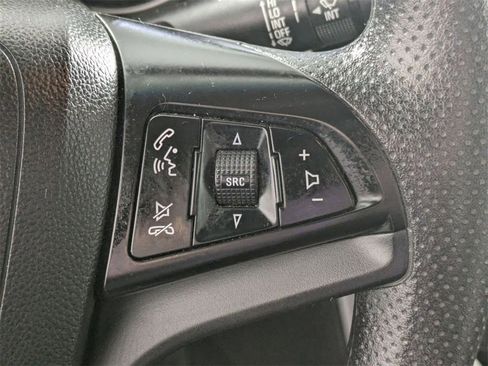 Used 2014 Chevrolet Cruze LS image 18