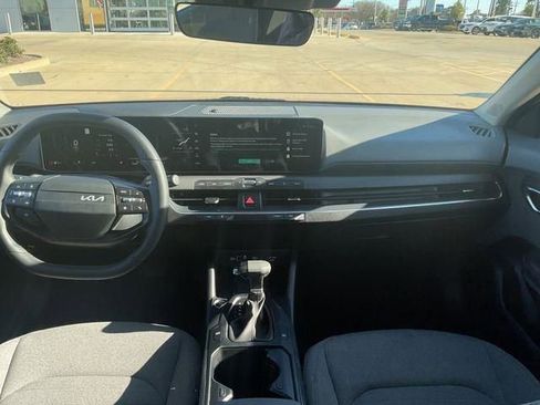 Used 2025 Kia K4 EX image 19
