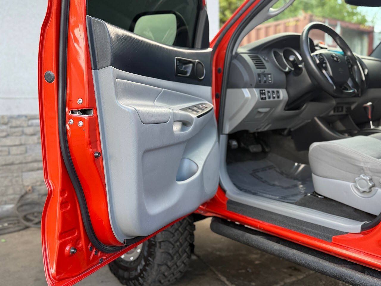 Used 2015 Toyota Tacoma TRD Pro w/ Off Road Towing Package AWD/4WD image 3