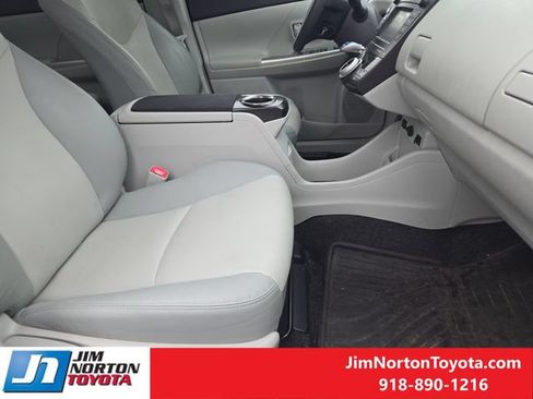 Used 2012 Toyota Prius V Five FWD image 16